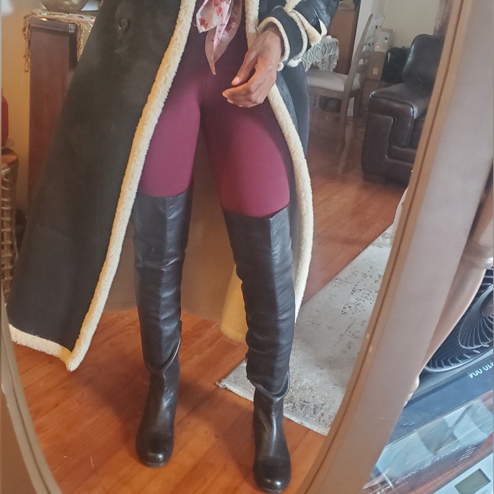 Stuart Weitzman Hilo thigh high/over the knee Black leather boots.